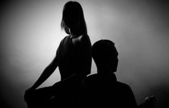 স্ত্রীকে দিয়ে দেহ ব্যবসা; বুকিং নিতেন স্বামী!