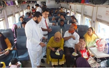 রেলমন্ত্রীর আত্মীয় কাণ্ড: ট্রেনে উঠলেন সেই টিটিই শফিকুল