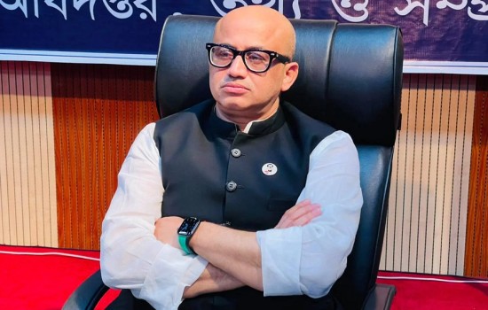 নিজ বাড়িতে থেকে চিকিৎসা নিচ্ছেন মুরাদ