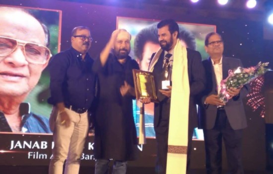 কলকাতায় ‘নায়করাজ রাজ্জাক সম্মাননা’ পেলেন ইলিয়াস কাঞ্চন