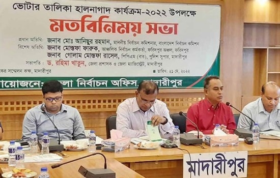 ইভিএমে ভুল ধরতে পারলে পুরস্কার: ইসি আনিছুর রহমান