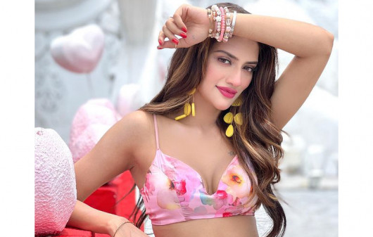 স্তনে ট্যাটু, ট্রলের শিকার নুসরাত