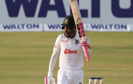 ২৭ মাস পর মুশফিকের ব্যাটে স্বস্তির সেঞ্চুরি