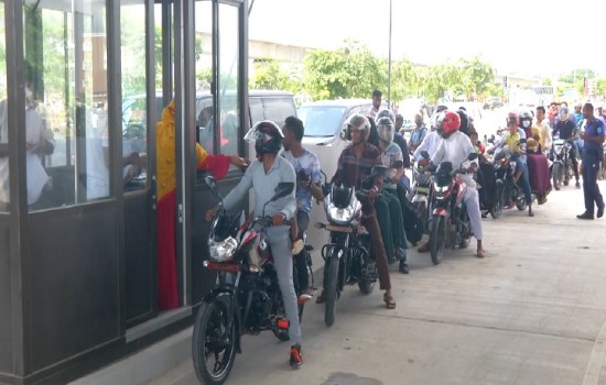 দেশে প্রথমবারের মতো সেতুর টোল বুথের দায়িত্বে নারীরা