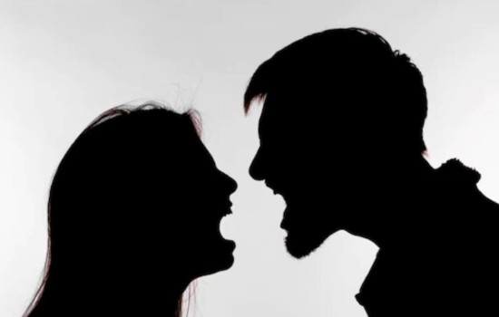 ঝগড়াটে লোক সর্বত্র ঘৃণিত