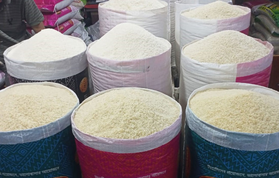 বেসামাল চালের বাজার, কমতি নেই নিত্যপণ্যেও