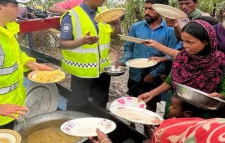 বিশ্বনাথে খাবারের জন্য বন্যা দুর্গত মানুষের হাহাকার