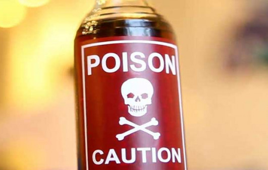 বিষপানে মরবেন একসঙ্গে, প্রেমিকাকে খাইয়ে প্রেমিক গেল পালিয়ে!