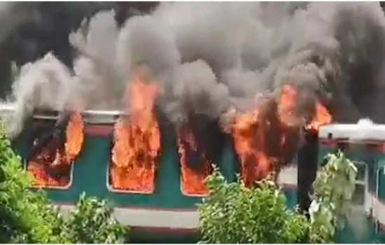 পারাবত এক্সপ্রেসে আগুন