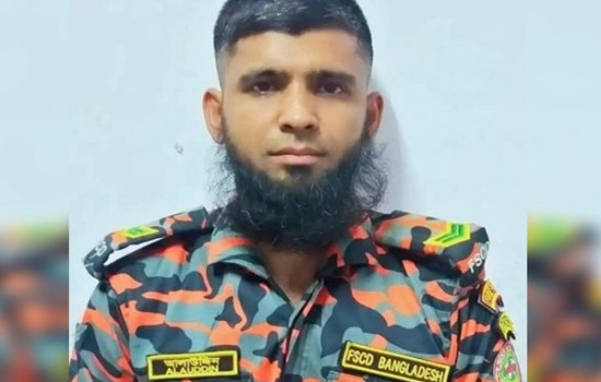 অপলক দৃষ্টিতে বাবাকে খুঁজে বেড়াচ্ছে ৫ বছরের শিশু