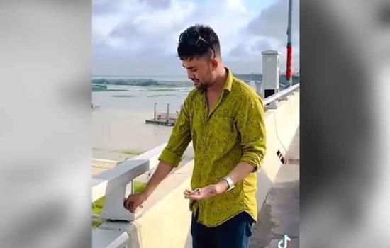 পদ্মা সেতুর নাট-বল্টু খোলা সেই যুবক আটক