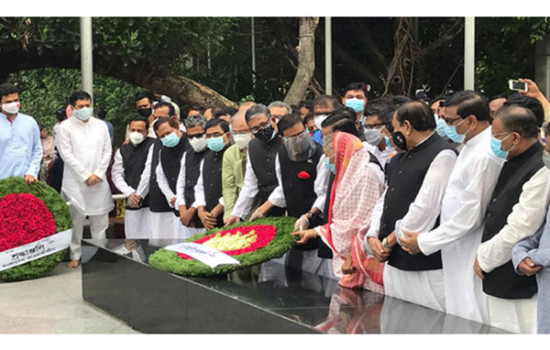 ঐতিহাসিক ছয় দফা দিবসে বঙ্গবন্ধুর প্রতিকৃতিতে শ্রদ্ধা