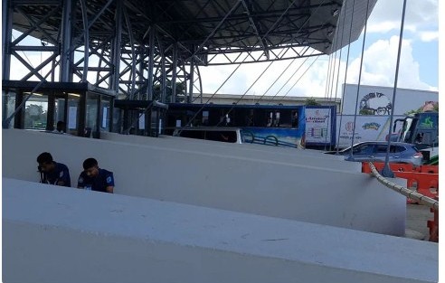 পদ্মা সেতুতে নেমে ছবি তোলা বন্ধ, কঠোর অবস্থানে কর্তৃপক্ষ