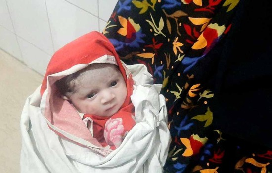 সড়ক দুর্ঘটনায় অন্তঃসত্ত্বা মায়ের মৃত্যু, পেট ফেটে নবজাতকের জন্ম