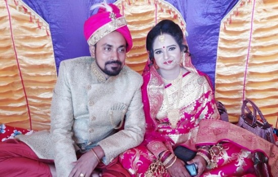 ঝিনাইদহে বিয়ে করতে বরের বাড়ি হাজির কনে