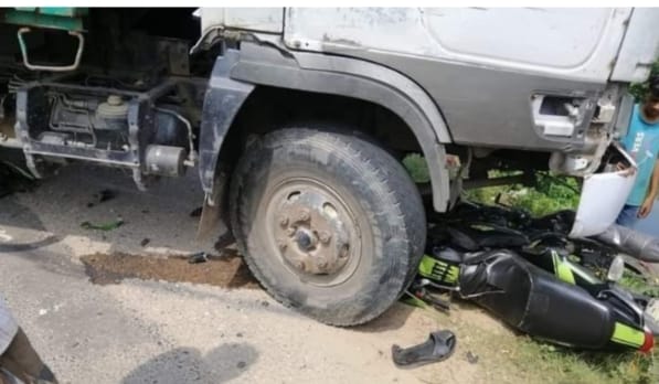 বগুড়ায় ট্রাকের সাথে মোটরসাইকেলের মুখোমুখি সংঘর্ষে পলিটেকনিক দুই শিক্ষার্থী নিহত ও একজন আহত