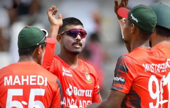 মোসাদ্দেকের ঘূর্ণিতে ৪ উইকেট নেই জিম্বাবুয়ের