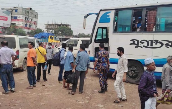 ৬০০ টাকার ভাড়া ৯০০!, তবুও মিলছে না টিকিট