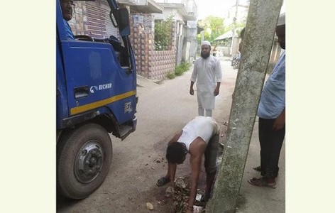 কুমিল্লা নগরীর বর্জ্য ব্যবস্থাপনায় দিন রাত কাজ করেছেন চারশ’ শ্রমিক