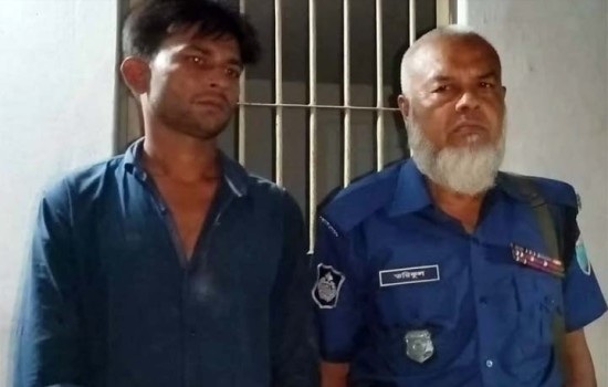 স্ত্রী ও দুই মেয়েকে হত্যা পর থানায় আত্মসমর্পণ