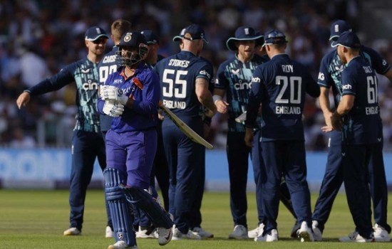 ভারতকে বড় ব্যবধানে হারিয়ে সিরিজে সমতা আনলো ইংল্যান্ড