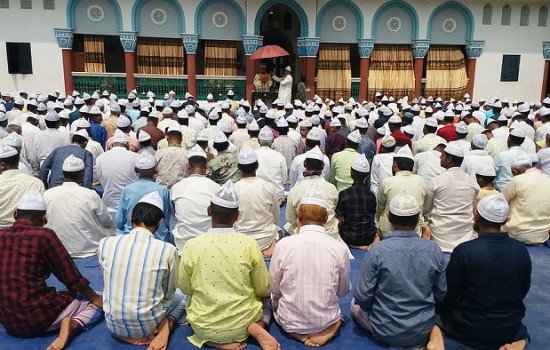 সৌদির সঙ্গে মিল রেখে দেশের বিভিন্ন এলাকায় আজ ঈদ