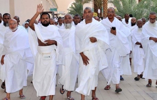 হাজীরা কেন সাদা কাপড় পরেন