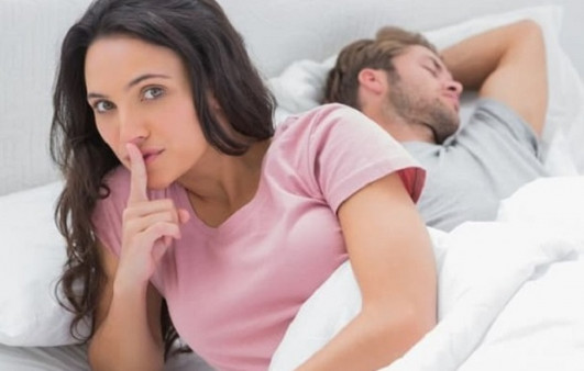 অধিকাংশ নারীই স্বামীর কাছে যে কথাগুলো গোপন করেন