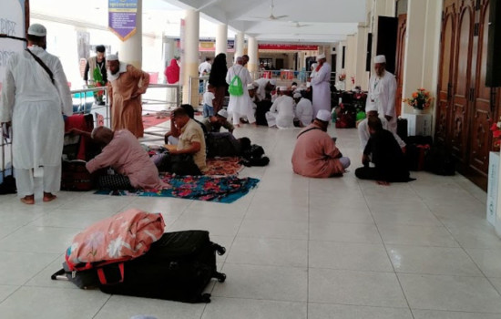 হজযাত্রীদের ৩০ ঘণ্টা বসিয়ে রাখল সৌদি এয়ারলাইন্স, ব্যাখ্যা চেয়ে চিঠি