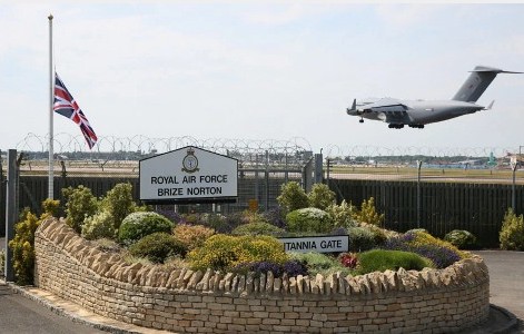 প্রচণ্ড গরমে গলছে রানওয়ে, রেললাইনে ফাটল; ব্রিটেনে জরুরি অবস্থা জারি