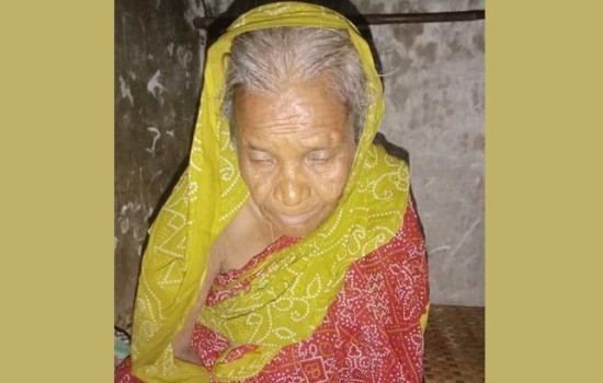 চিকিৎসার কথা বলে অসুস্থ মাকে রাস্তায় ফেলে গেল ছেলে