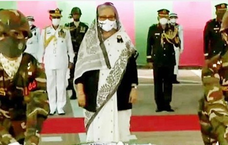 টুঙ্গিপাড়ায় জাতির পিতার সমাধিতে প্রধানমন্ত্রীর শ্রদ্ধা নিবেদন