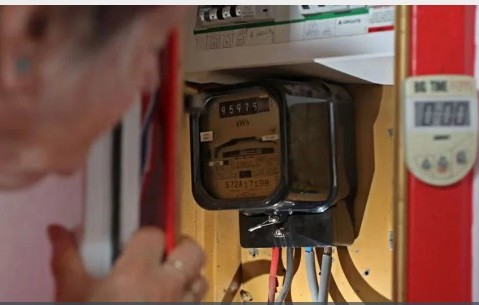 ব্রিটেনে গ্যাস-বিদ্যুতের দাম ফের ৮০ শতাংশ বাড়ছে, দিশেহারা নাগরিকরা