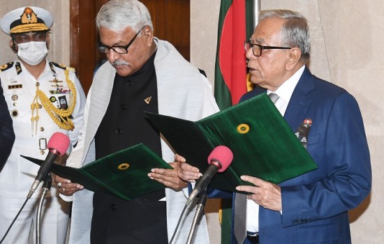 শপথ নিলেন নতুন ডেপুটি স্পিকার শামসুল হক টুকু