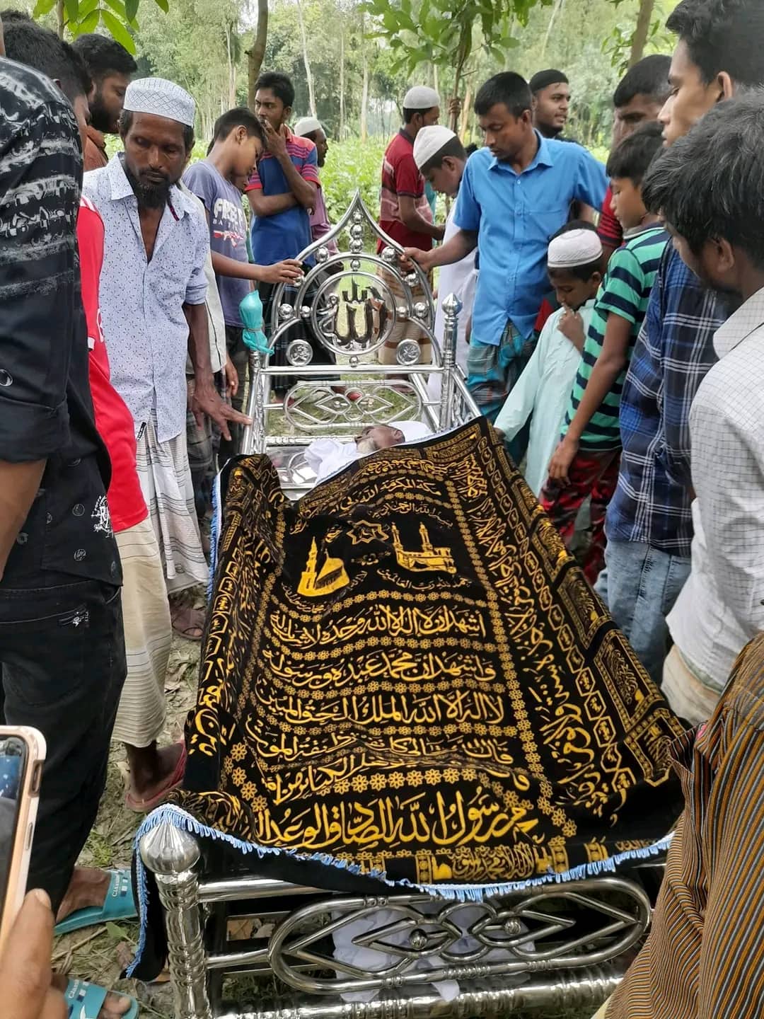 শেরপুরে মৃত ব্যাক্তিকে কবর থেকে তুলে জিবিত করার চেষ্টা