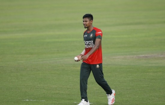 ইনজুরিতে পড়লেন মোস্তাফিজও