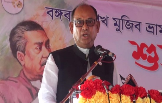 ট্রেন কাউকে ধাক্কা দেয় না, বরং তারা এসে ধাক্কা খায় : রেলপথমন্ত্রী