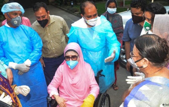 হাসপাতাল থেকে বাসায় ফিরলেন বেগম জিয়া