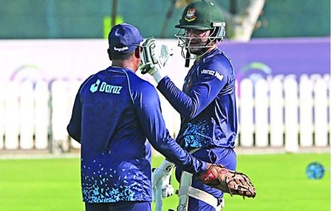 প্রথম ম্যাচেই অগ্নিপরীক্ষা