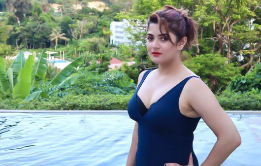 ‘হট অ্যান্ড বিউটি’ লুকে শ্রাবন্তী