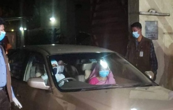 স্বাস্থ্য পরীক্ষার জন্য হাসপাতালের পথে খালেদা জিয়া