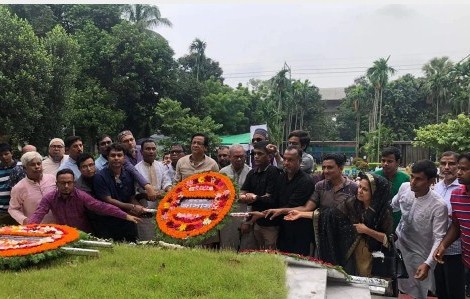 জাতীয় কবি কাজী নজরুল ইসলামের মাজারে বিএনপির শ্রদ্ধা