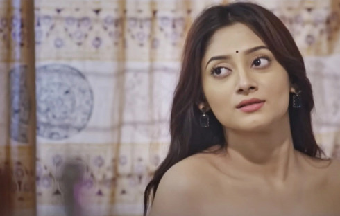 পূজা চেরীর নগ্ন শরীরের ছবি ভাইরাল, নিন্দার ঝড়