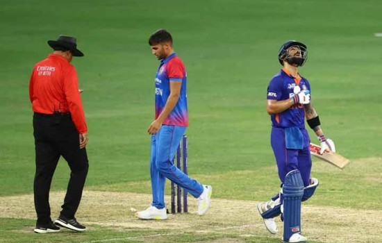 কোহলির তাণ্ডবে রানের পাহাড় গড়ল ভারত