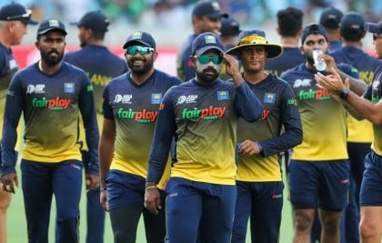 পাকিস্তানের বিপক্ষে টস জিতে ফিল্ডিংয়ে শ্রীলঙ্কা