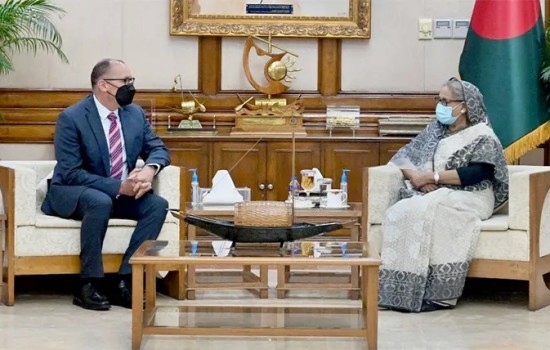 প্রধানমন্ত্রীর সঙ্গে যুক্তরাষ্ট্রের রাষ্ট্রদূত পিটার হাসের সাক্ষাৎ
