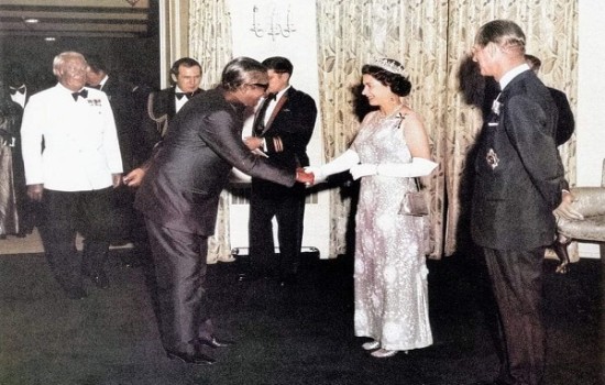 দ্বিতীয় এলিজাবেথের সঙ্গে সাক্ষাৎ করেছিলেন বঙ্গবন্ধু শেখ মুজিবুর রহমান