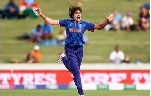 যাচ্ছেন ঝুলন, সাথে নিয়ে যাচ্ছেন একটা আক্ষেপ