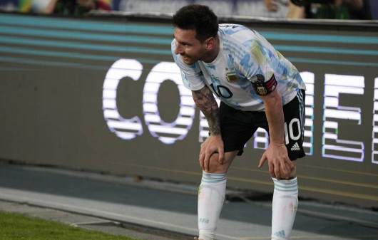 হঠাৎ অসুস্থ হয়ে পড়লেন মেসি