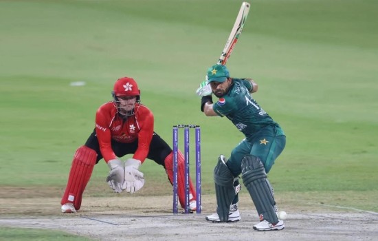 হংকংয়ের বিপক্ষে বিশাল সংগ্রহ পাকিস্তানের